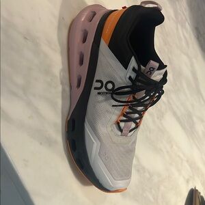 Women’s On Running Cloudnova X Size 9.5
